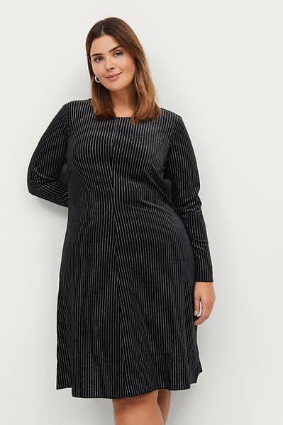 Zizzi Sammetsklänning mLanna L/S Knee Dress